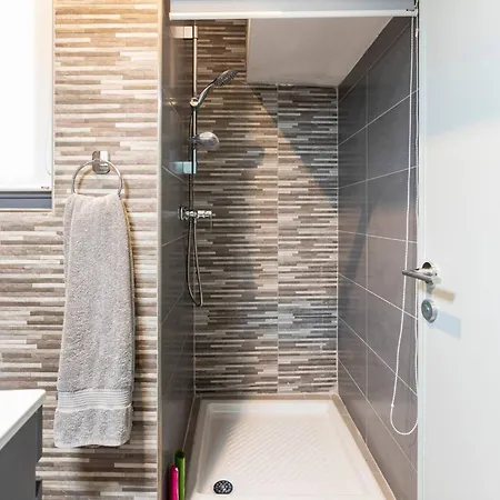 Mel 4 Seaview 2bed Ph In Ghadira By Homely * מליאהה